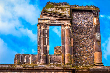 Pompei xcorched columns