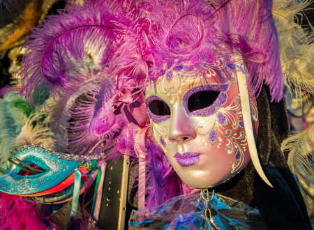 GOLDEN MASK